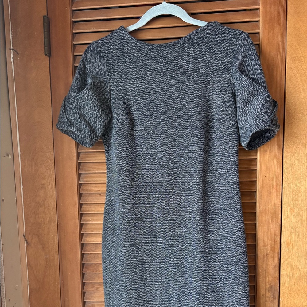 Banana Republic Tweed Charcoal mid length
Dress size 6P